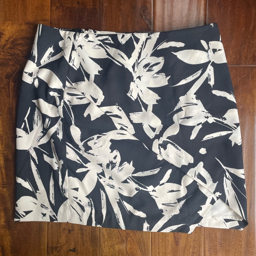 NWT Banana Republic women’s skirt size 10